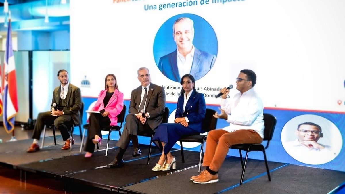 300 becas para jóvenes dominicanos en Nueva York, anuncia el presidente Abinader
