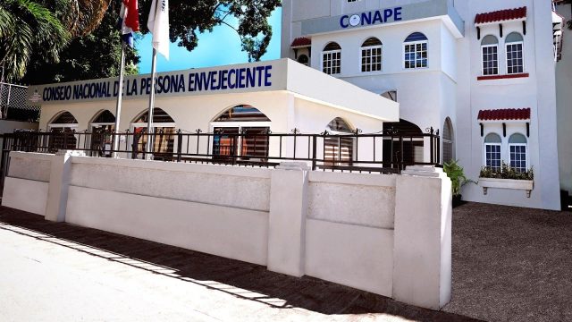 Conape enfrenta cuestionamientos tras retrasos en raciones y medicinas
