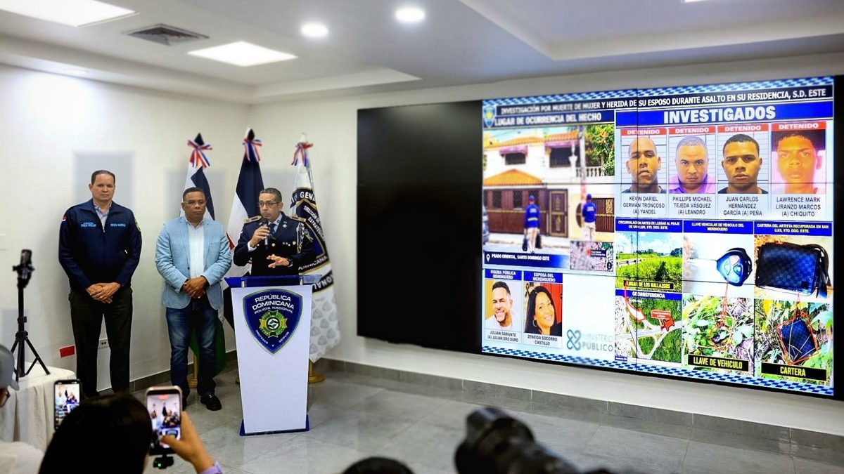 Detenidos reunidos antes de trasladarse a la casa de Julián Oro Duro