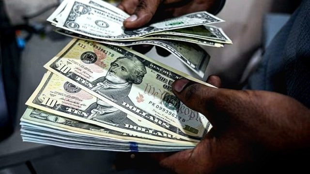 Dólar se mantiene estable en RD$58,5 este viernes