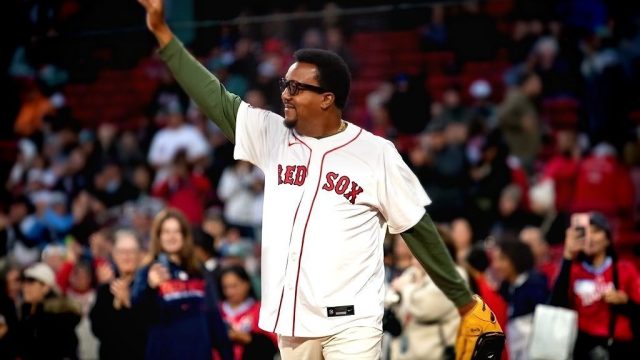 Herencia Hispana: Pedro y Carolina Martínez destacan labor social en Fenway Park
