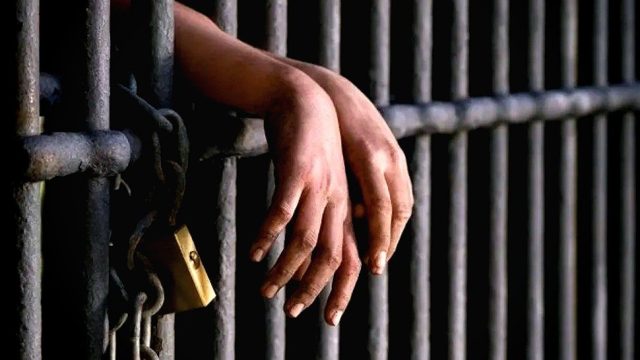Prisión preventiva de ocho meses para implicado en asalto a banco en Azua