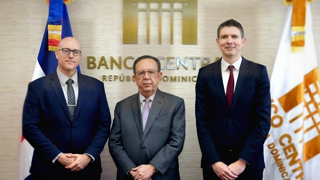 Valdez Albizu acoge delegación del FMI y anuncia nuevo jefe de misión