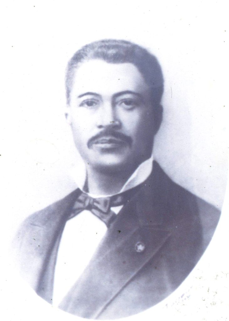 File:General Gregorio Luperón de civil 1.jpg