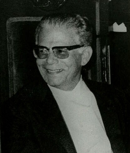 S.M. el rey D. Juan Carlos I y D. Joaquín Balaguer (cropped)