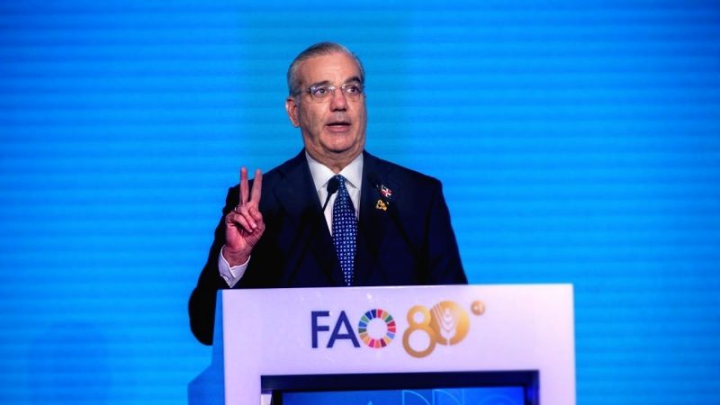 Abinader reúne con líderes italianos y abre foro de negocios en Roma