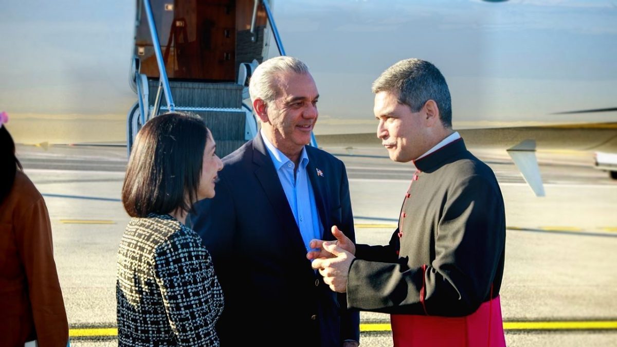 Abinader viaja a Roma para audiencia con el Papa León XIV y foro alimentario