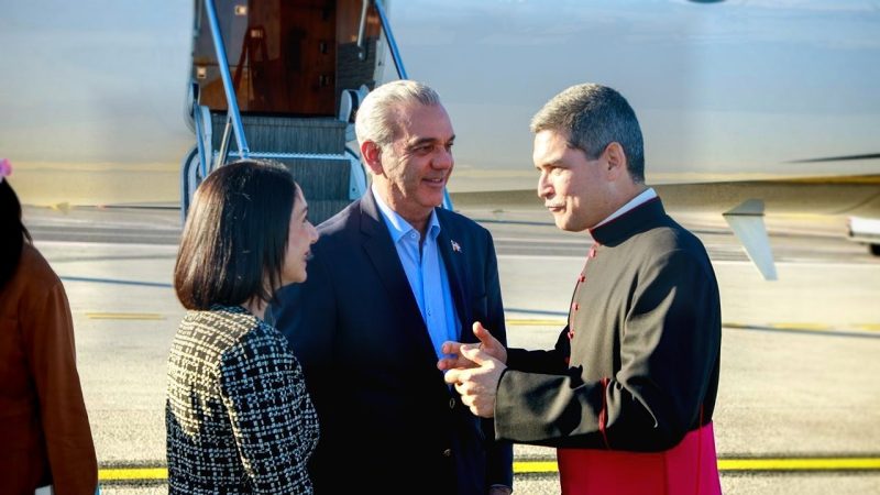Abinader viaja a Roma para audiencia con el Papa León XIV y foro alimentario