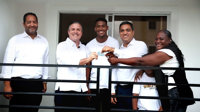 Atleta dominicano recibe apartamento como reconocimiento a su trayectoria deportiva
