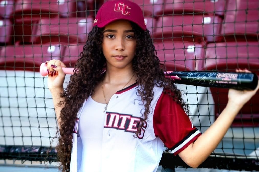 Azul Amparo Taveras, nueva madrina de los Gigantes del Cibao