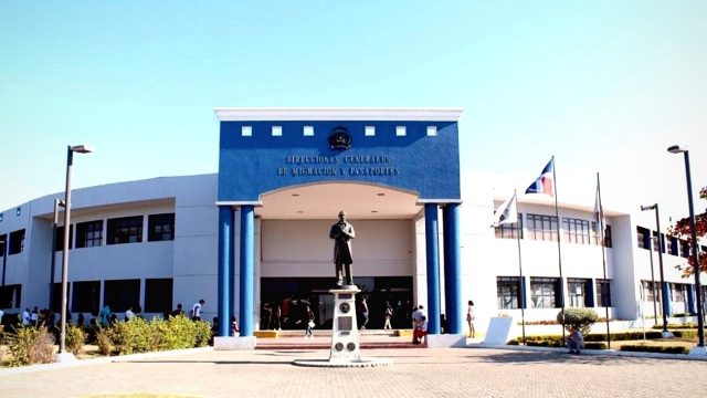 Contraloría detecta compras no planificadas que superan los RD$ 552 millones en Migración