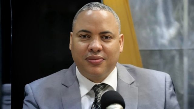 Cronista Héctor Gómez alerte sur la santé après une perte de connaissance sur l&rsquo;autoroute