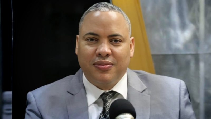 Cronista Héctor Gómez alerta sobre salud tras desvanecimiento en autopista