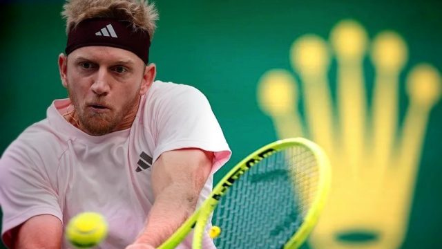 Davidovich avanza a semifinales de Shanghái tras retiro de Géa