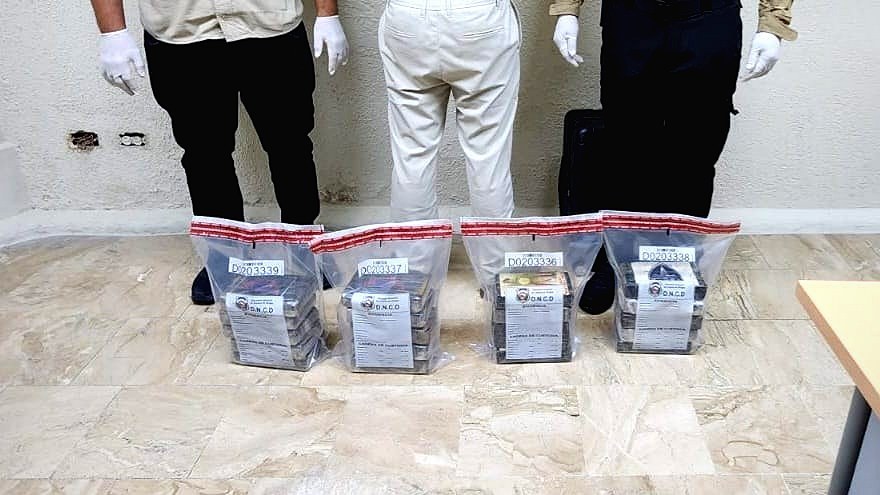Detienen a español en Punta Cana con 20 paquetes de cocaína para su traslado a Frankfurt