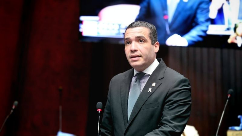 Diputado denuncia sobre facturas de electricidad