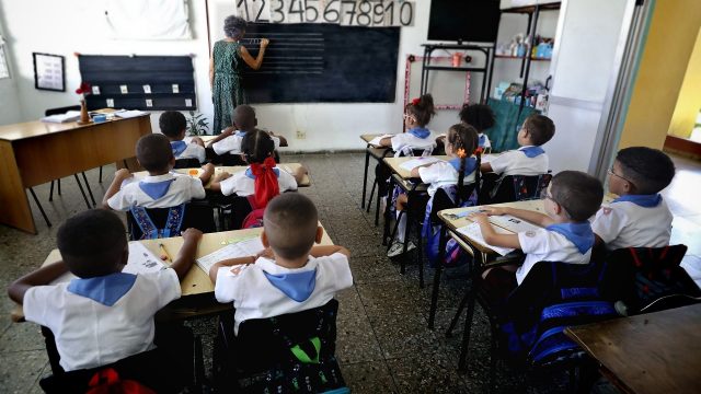 El sector privado cubano apoya el inicio escolar en medio de la crisis