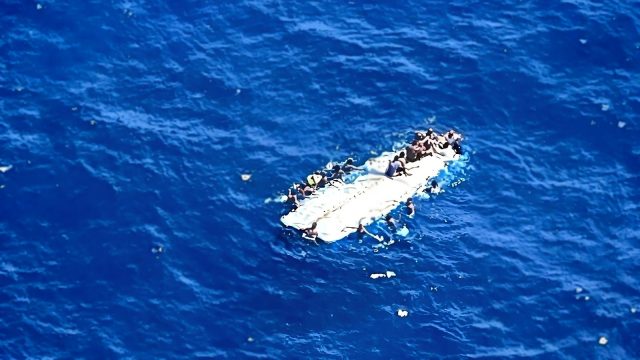En busca de 10 desaparecidos tras naufragio cerca de Isla Mona
