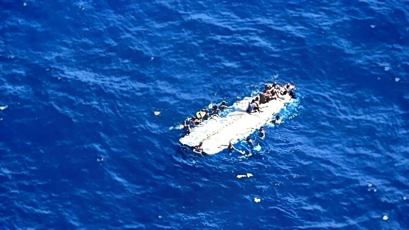 En busca de 10 desaparecidos tras naufragio cerca de Isla Mona