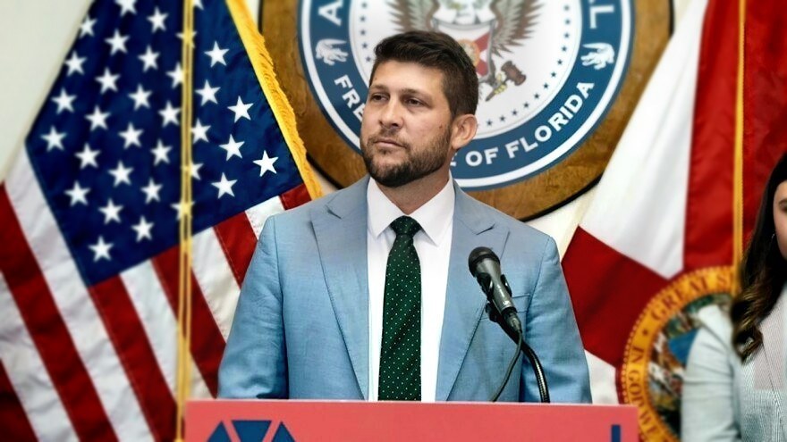 Florida exige a Meta desactivar funciones que generan adicción entre menores