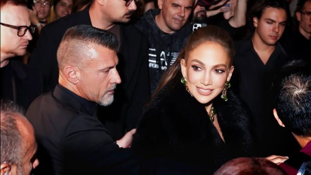 Guardia de JLo brilla en Milán y se vuelve viral