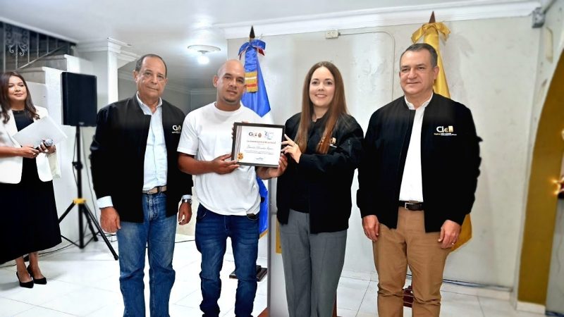 JCE anuncia al ciudadano número cuatro millones y advierte sobre la renovación antes de abril 2027