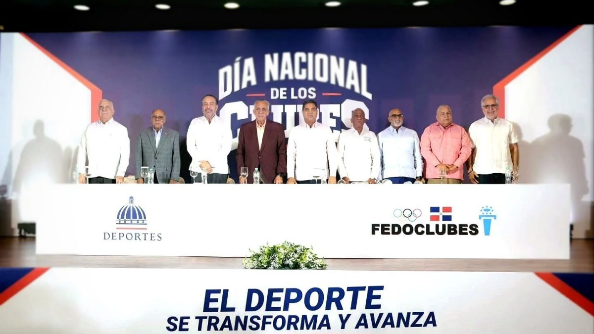 Kelvin Cruz celebra el Día Nacional de los Clubes y reconoce a 12 entidades