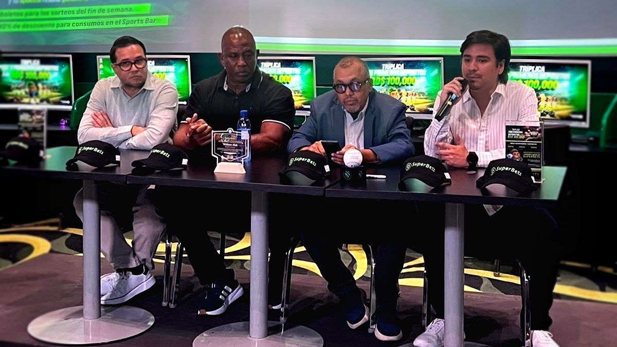 Medina y Ramírez reciben el Pelotero Estrella de la Semana