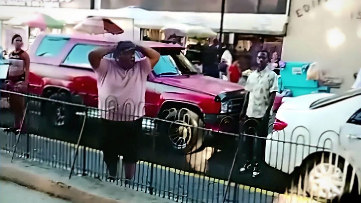 Padre busca a su hijo en Santiago tras dejarlo en la camioneta