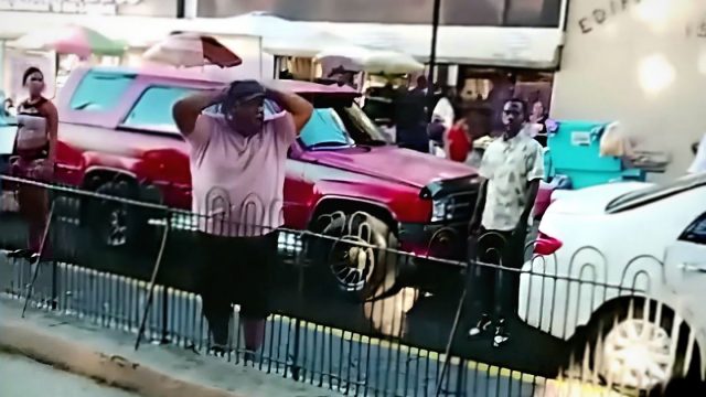 Padre busca a su hijo en Santiago tras dejarlo en la camioneta
