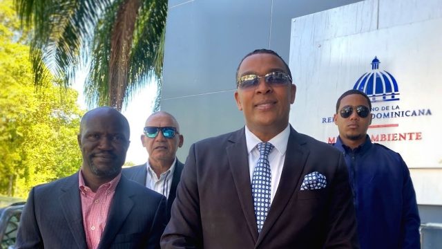 Pedro Botello amenaza acciones legales por retraso del permiso de la estación de residuos en Villa Hermosa