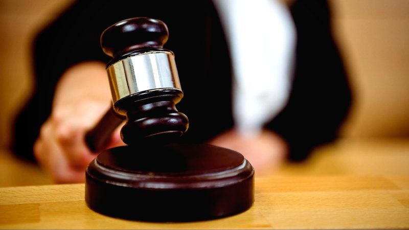 Prisión preventiva de tres meses impuesta a hombre buscado por homicidio en Villa Altagracia