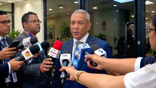 Romero exige comisión para revisar hacinamiento y derechos en prisiones dominicanas