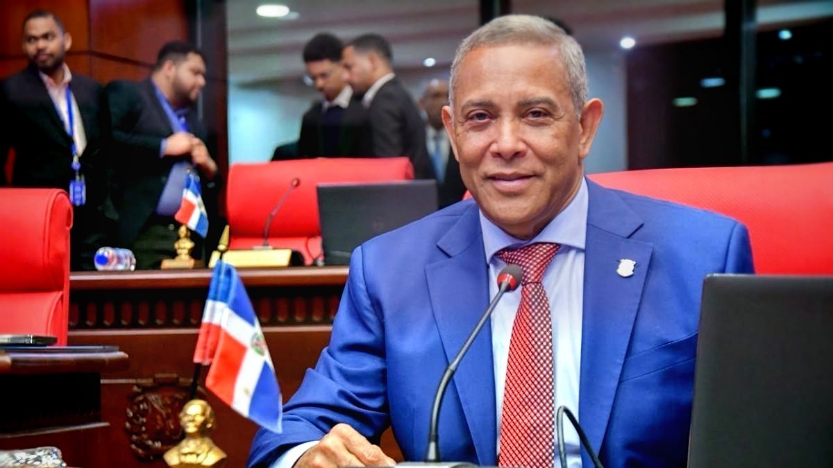 Senado aprueba nombrar pista de atletismo en honor a Nazario Ramos