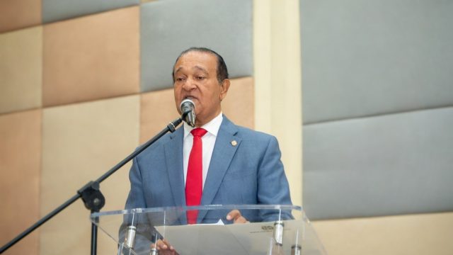 Senador Marte expone avances y obras en Santiago Rodríguez
