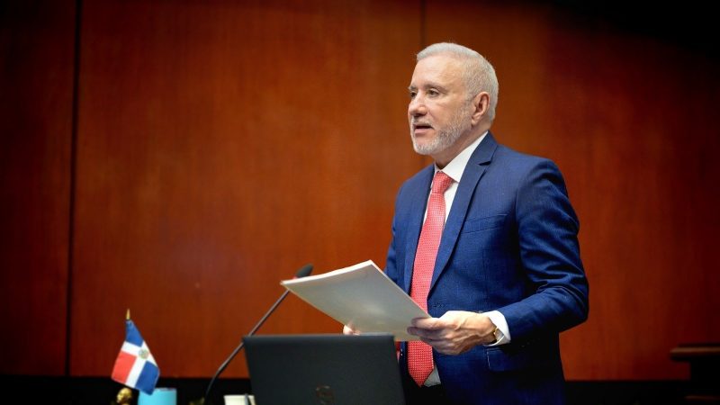 Senator Taveras kritisiert die zivilen Todesfälle durch Polizeischüsse
